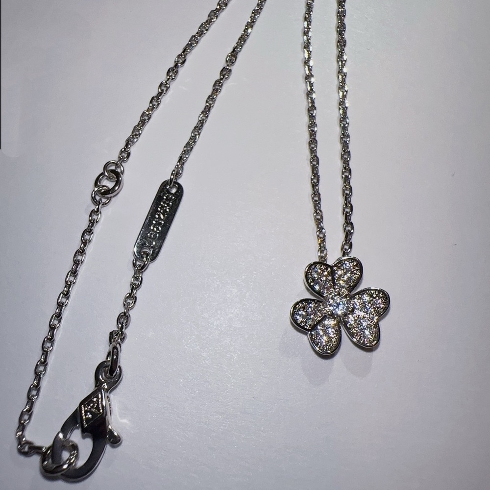 Silver Clover Pendant Necklace mini model